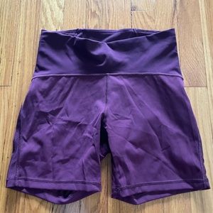 Lululemon maroon train times bike shorts with mesh sides size 8 NWOT